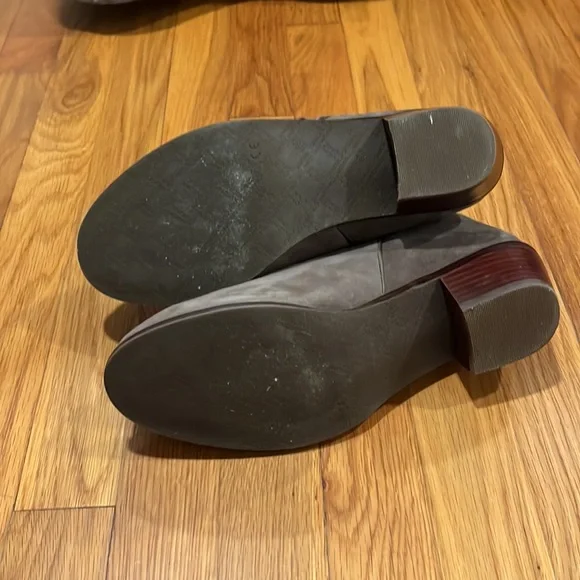 Vionic Serena Suede Bootie 9.5 Wide - Picture 7 of 9